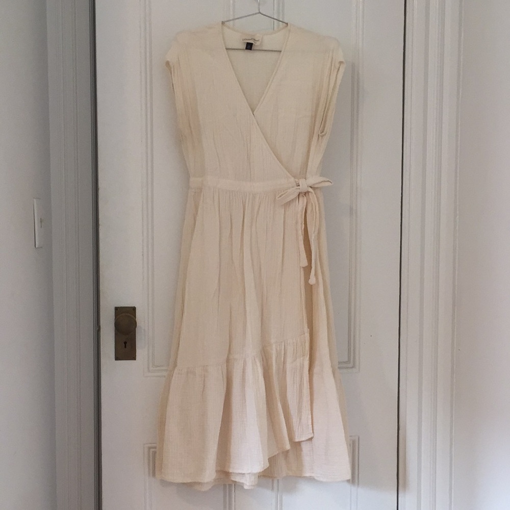 Universal Thread - M cream wrap midi dress